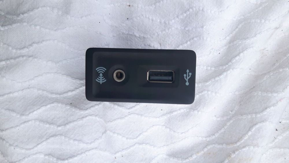 VW PASSAT B8 WEJŚCIE USB 5G0035222 C