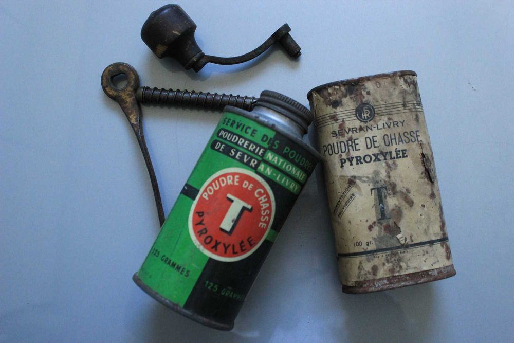 Stare drobiazgi do kolekcji łowieckich.