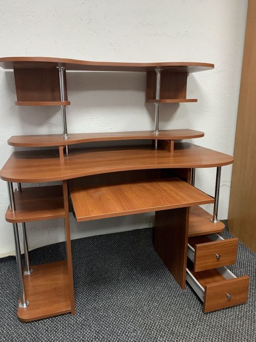 Стол компьютерный