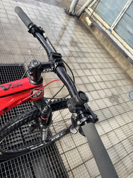 Bicicleta em carbono coluer