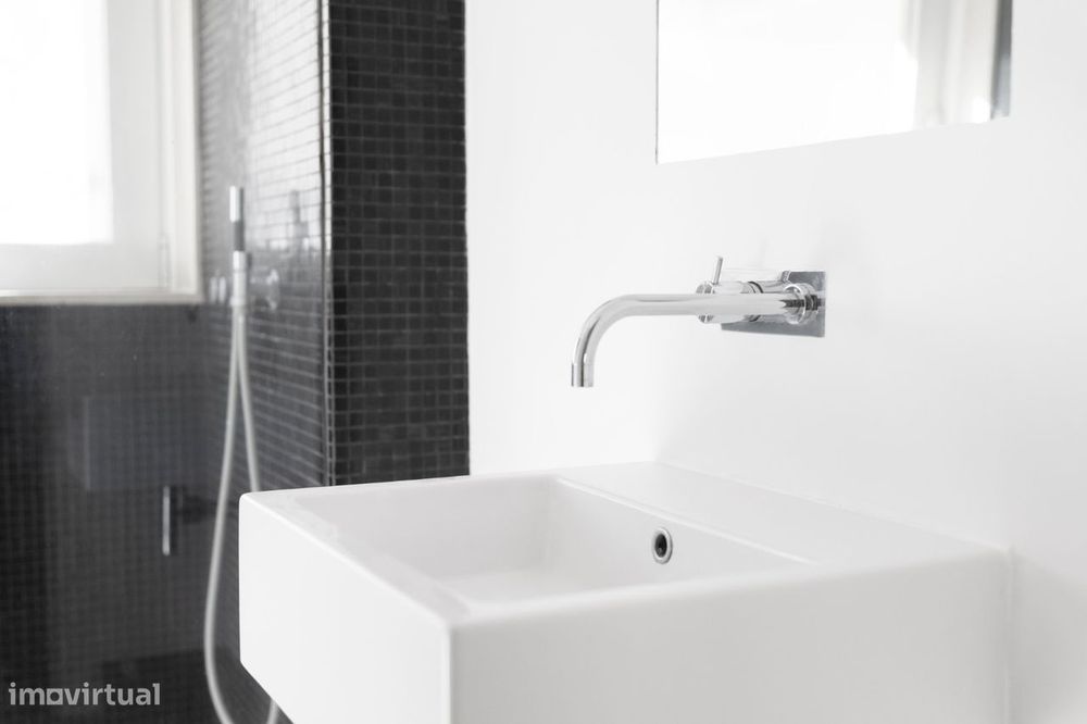 Apartamento no Chiado com 2 salas e 2 quartos e 2 lugares de estaciona