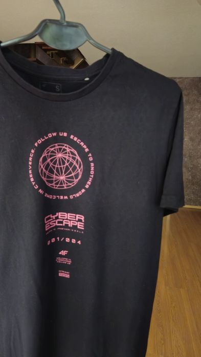 4F T-shirt koszulka podkoszulek Cyber Escape S czarna logo kosmos