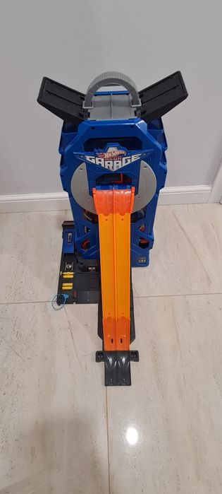 Hot Wheels MEGA Garage