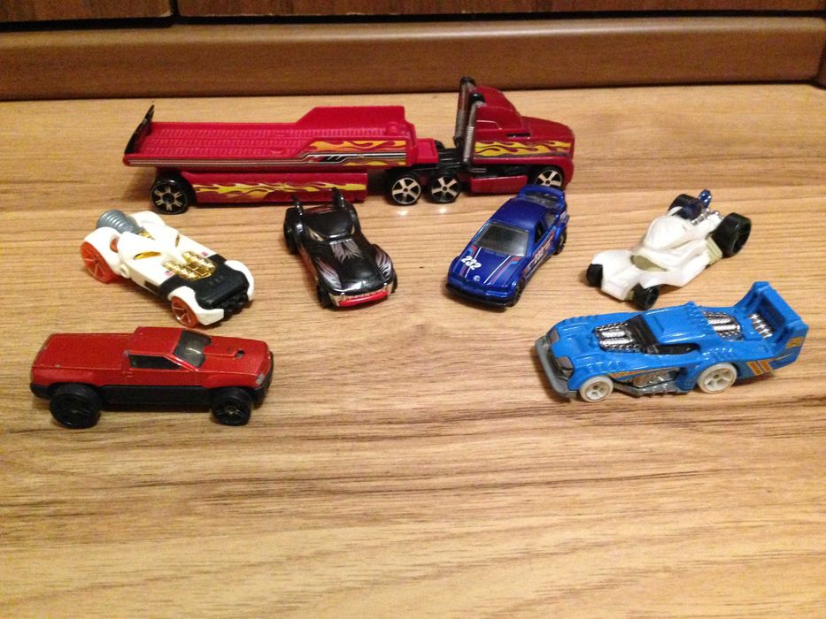 Samochodziki hot wheels