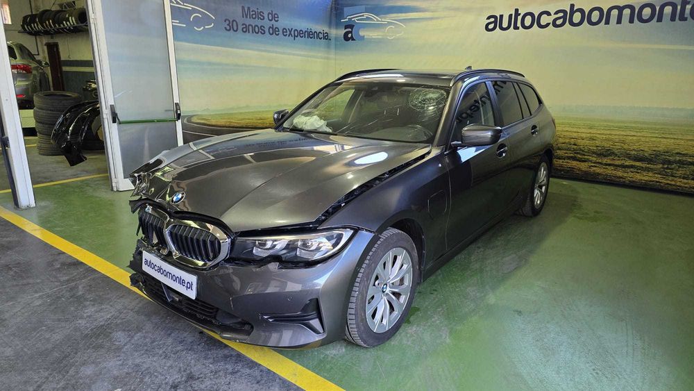 BMW 330 e Plug-IN - Salvado