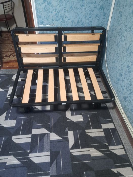 Продам дивани 2 штуки.