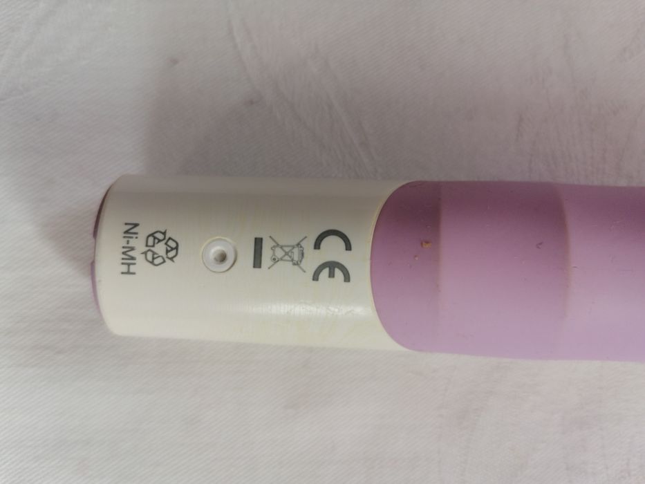 Зубна щітка електрична Oral - B.