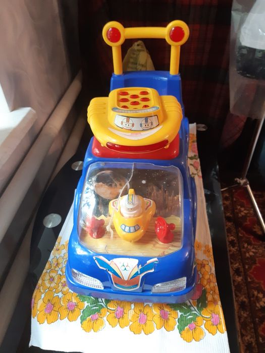 Машинка толокар детская