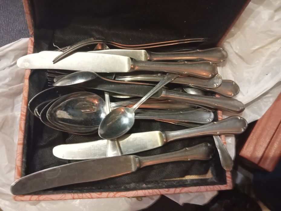 Наборы столовых приборов