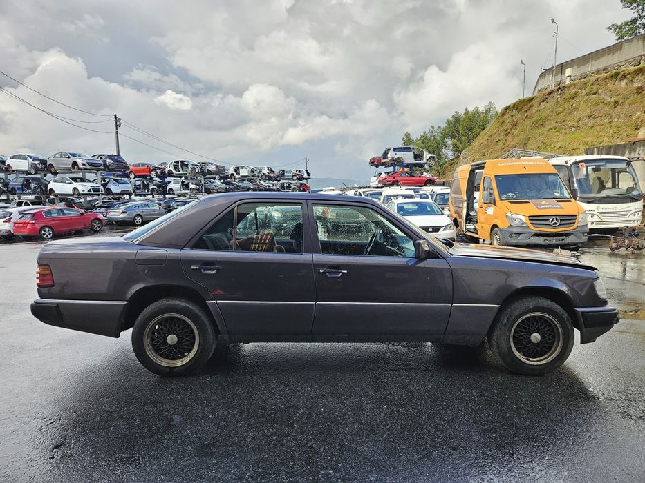 Mercedes-Benz Class E 300D W124 de 1992 para peças