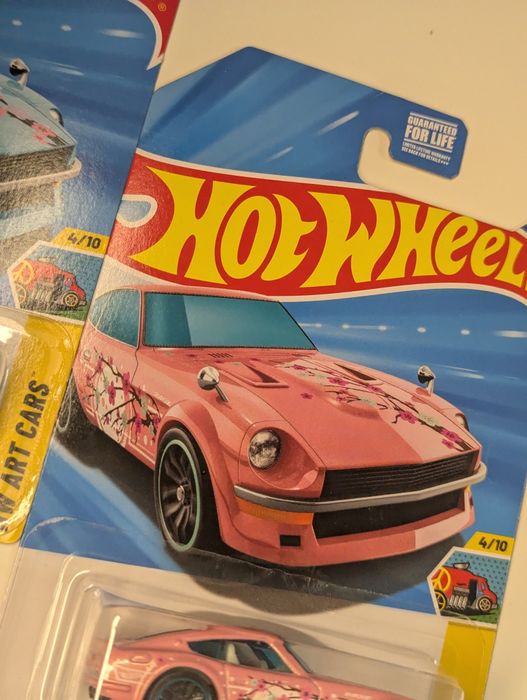 Подарунковий набір 14 лютого hot wheels datsun 240z sakura сакура
