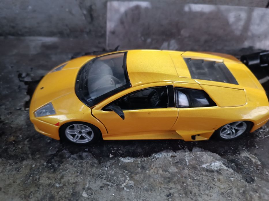 Машинка 1:24 без коробки