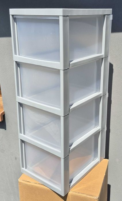 Plastikowa komoda z 4 szufladami