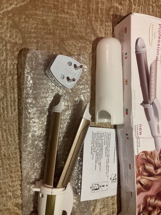 Плойка або щипці для волосся