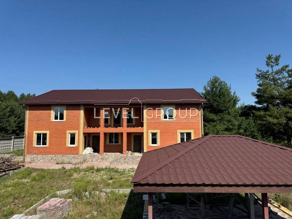 Продаж будинку з великою ділянкою біля річки Рось та лісу.