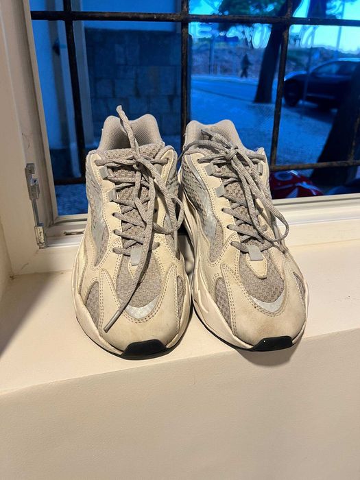 tenis YEEZY 700 V2 / size: 44 eur