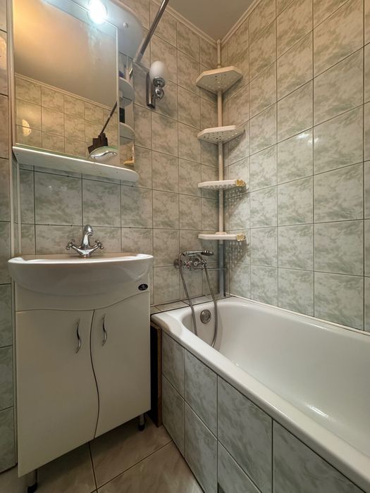 Продаж 3к укомплектованої квартири у спальному районі міста