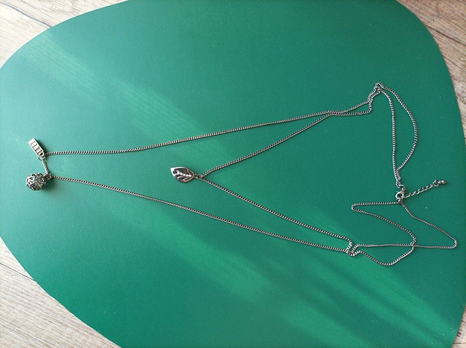 Bardzo długi naszyjnik