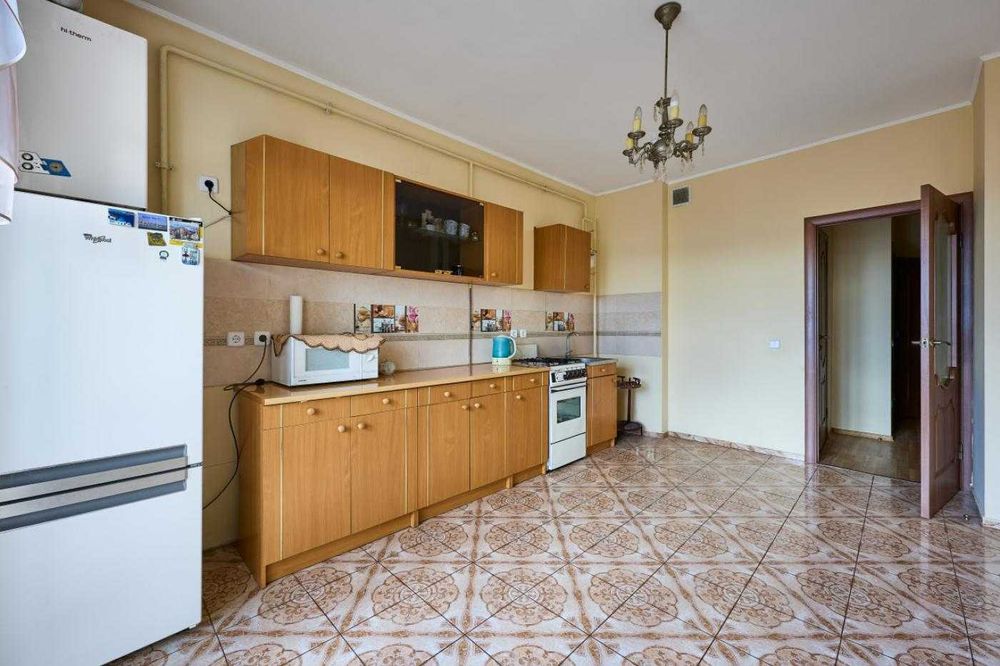 2 квартира, ремонт, У. Кравченко 8, Львів