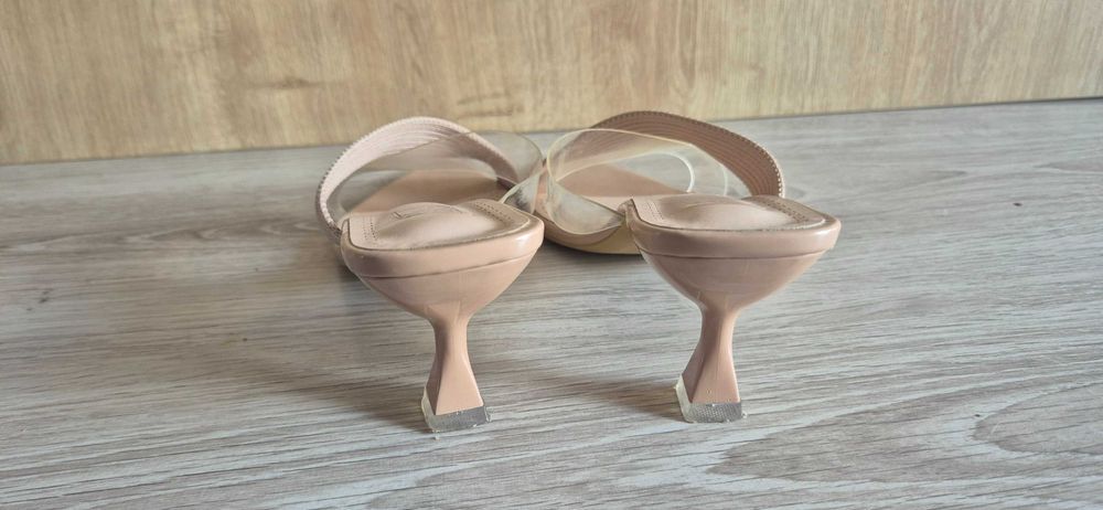 Letnie klapki na szpilce z materiałowym paskiem r. 39 czółenka sandały