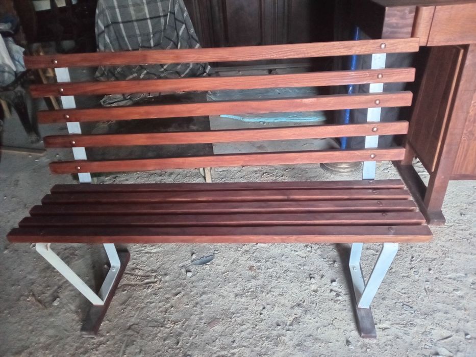 Banco de jardim restaurado com 1.20