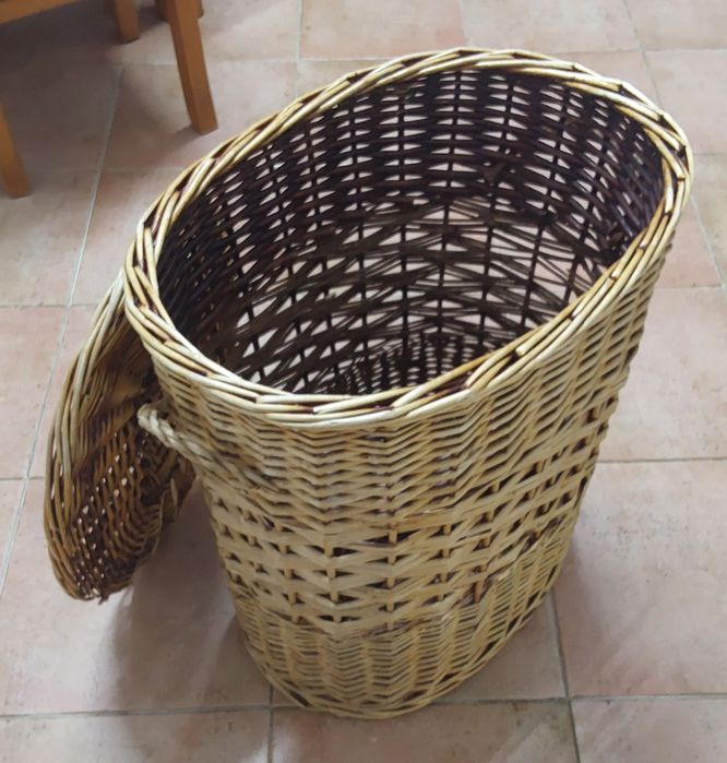 CESTA,CAIXOTE EM VERGA COMO NOVO. Casa,Quarto, Arrumação, Garagem, Sala, Mudanças, Jardim.