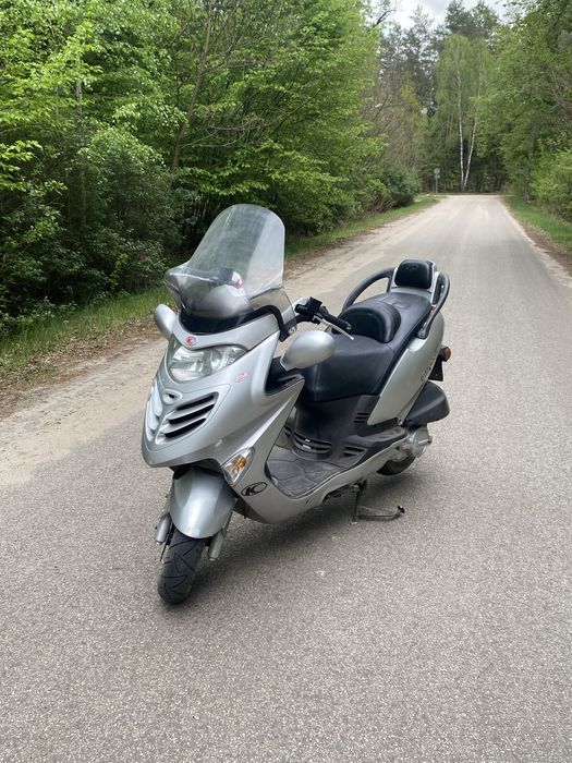 Skuter Kymco GranDink 125.
