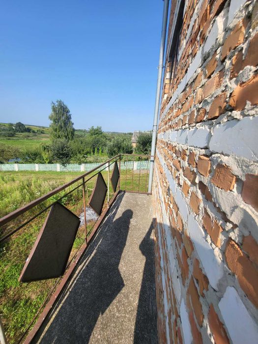 великий будинок з великою ділянкою(28сот) в с.Новий Милятин