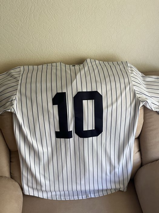 Продам бейсбольну джерсі Yankees #10, розмір L