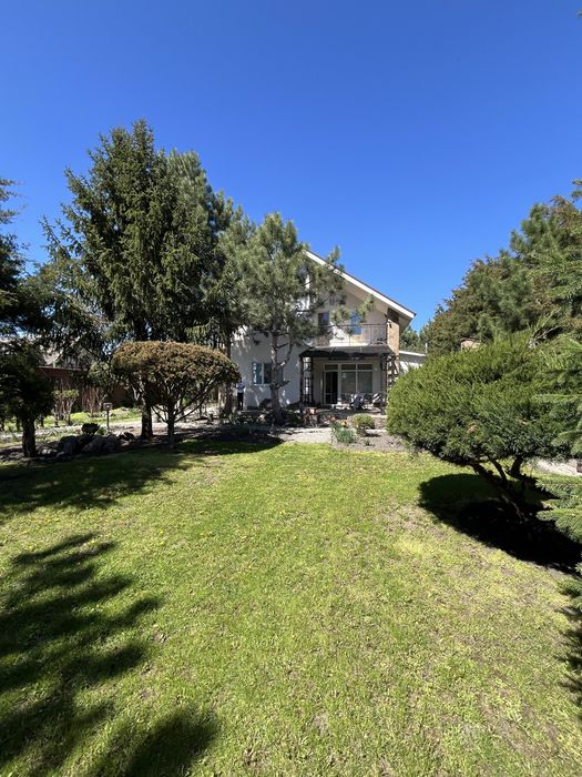 Двоповерховий будинок