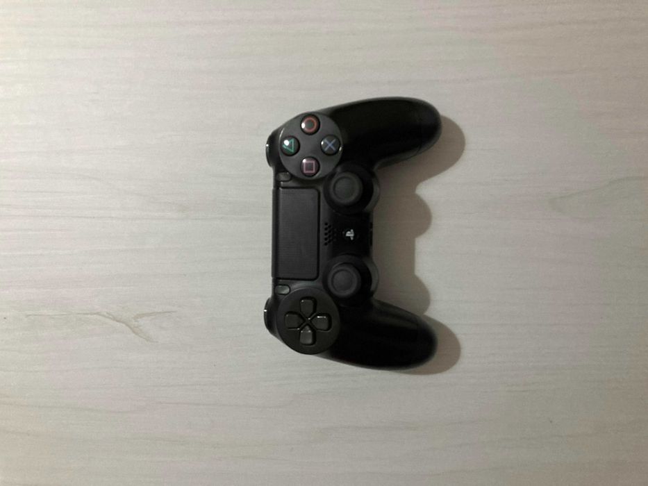 Controle preto PS4/ bom estado + capa com analógicos/ valor NEGOCIÁVEL