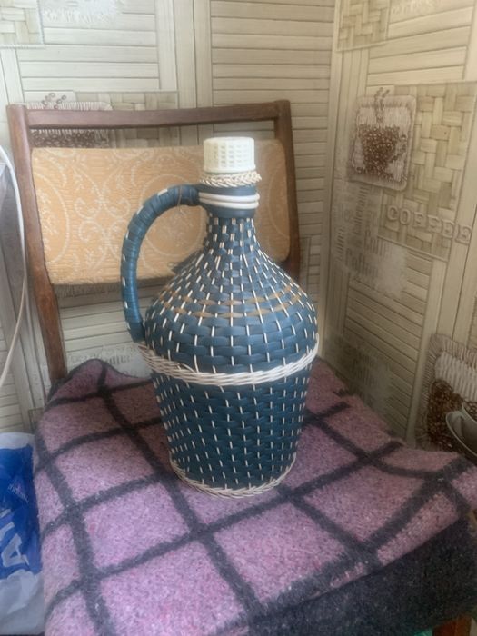 Продам маленькую бутыль стекло