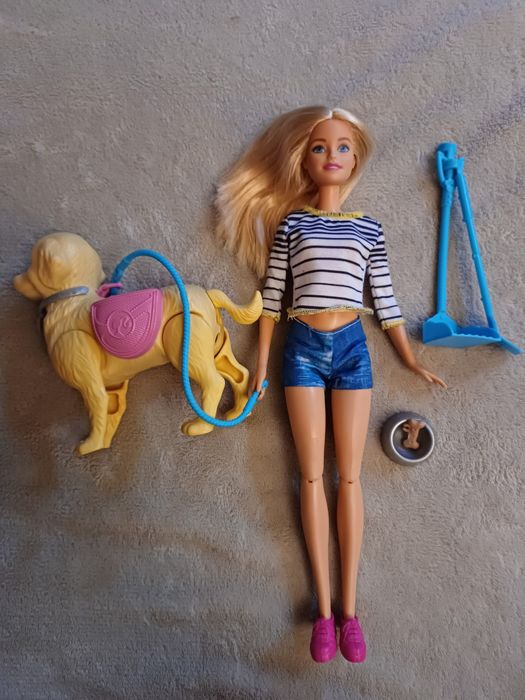 Barbie Spacer z pieskiem
