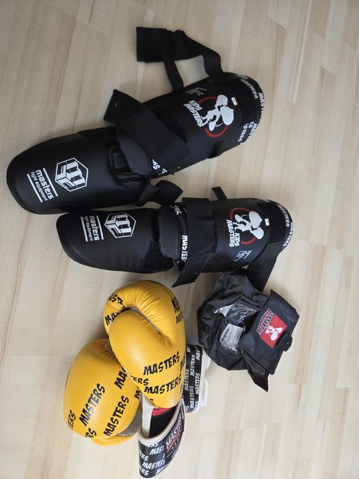 Komplet rekawic i ochraniaczy Masters Kickboxing