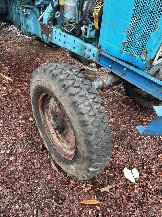 Трактор МТЗ 80 .