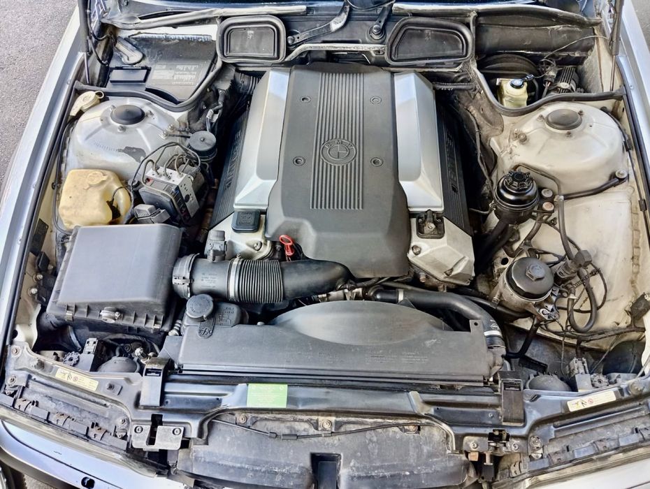 Продам BMW 7 Series E38 740i
