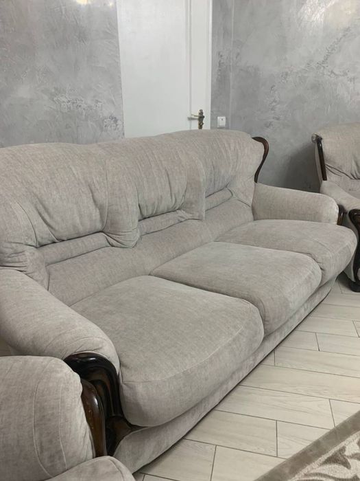 Продам комплект диванів