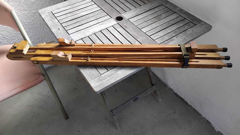 Um cavaleta para pintura de arte