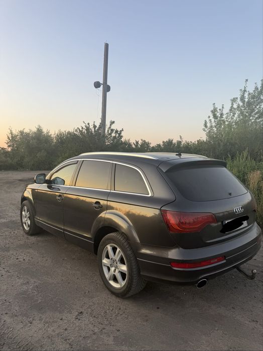 Audi Q7 3.0 D пневма Для військових