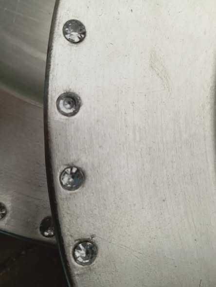 talerz z tworzywa wykończony diamencikami sted 33cm.