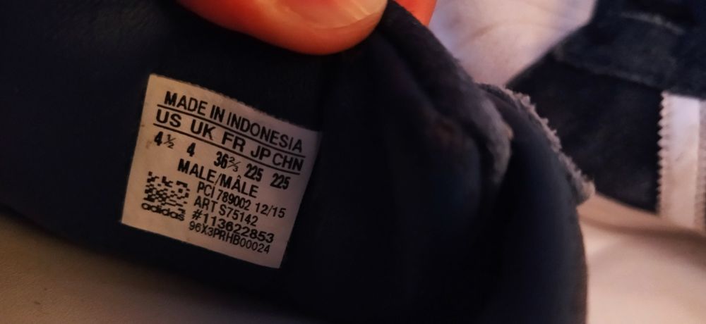 Ténis Adidas Superstar azul e rosa