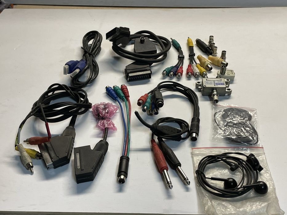 Piloty + przewody audio-video i inne żeczy.