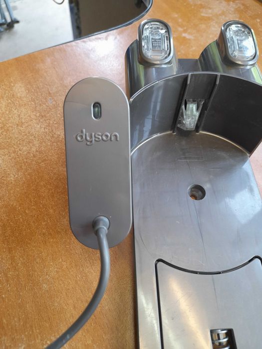 зарядна станція дайсон зарядка