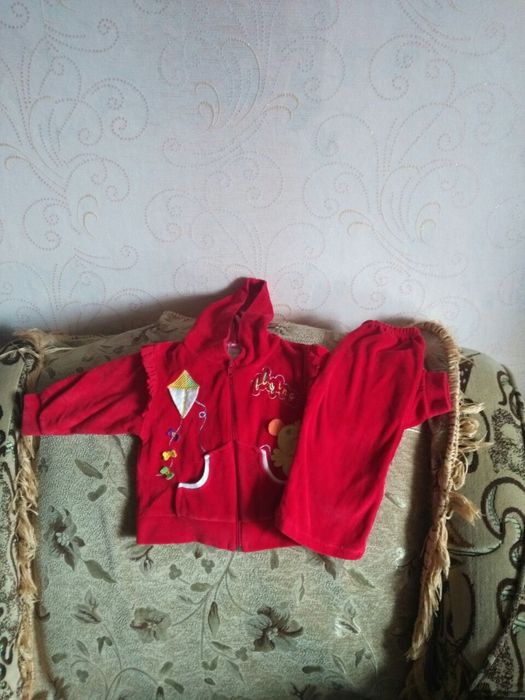 Продам дівчинки костюми ,комплекти . .