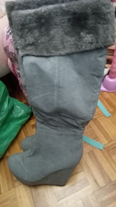 Botas cinzentas quase novas