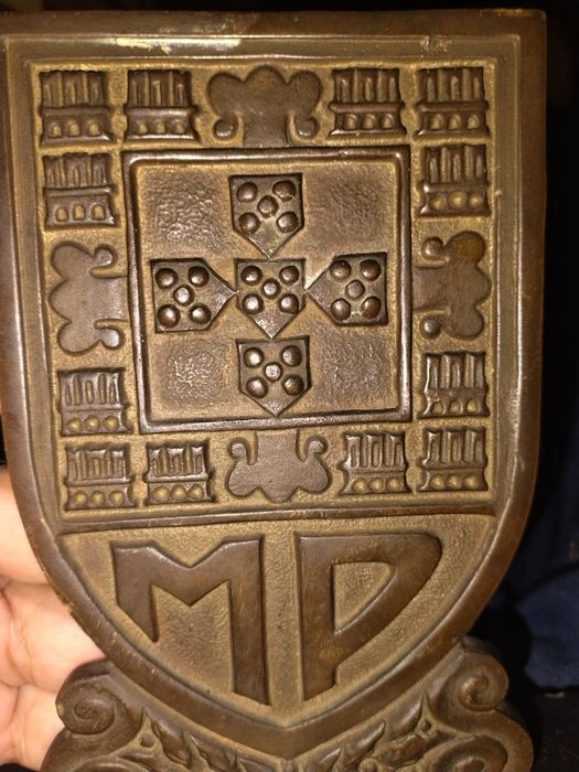 Antiga Placa Heráldica da Mocidade Portuguesa em Bronze com Base (18cm)