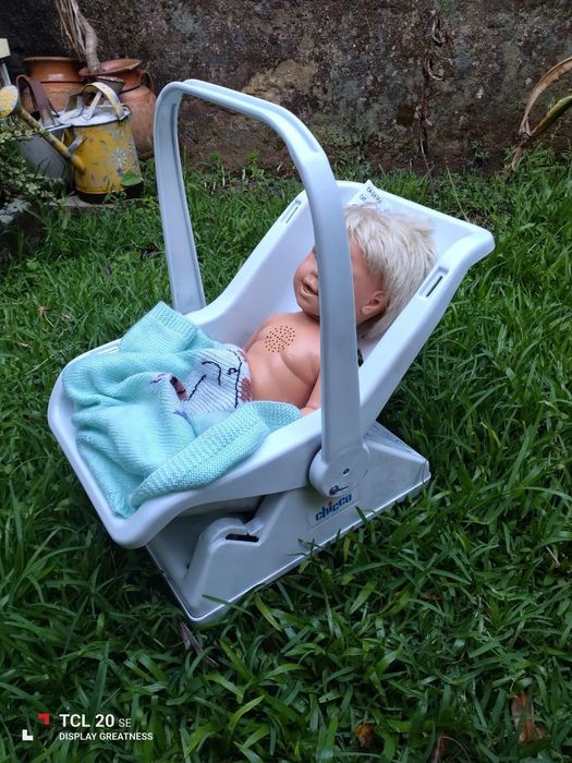 Cadeirinha da marca Chicco para bonecas