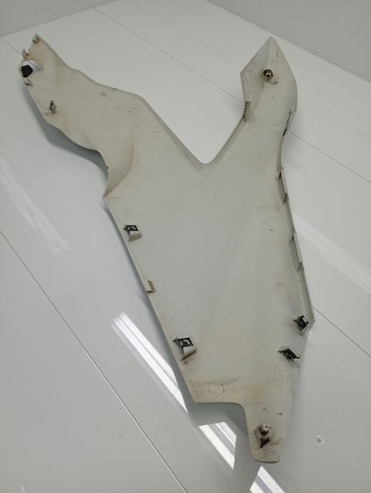 Lewy bok Ducati supersport 937