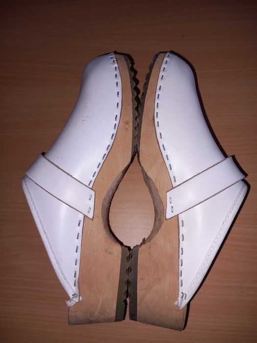 Socas ortopédicas em couro