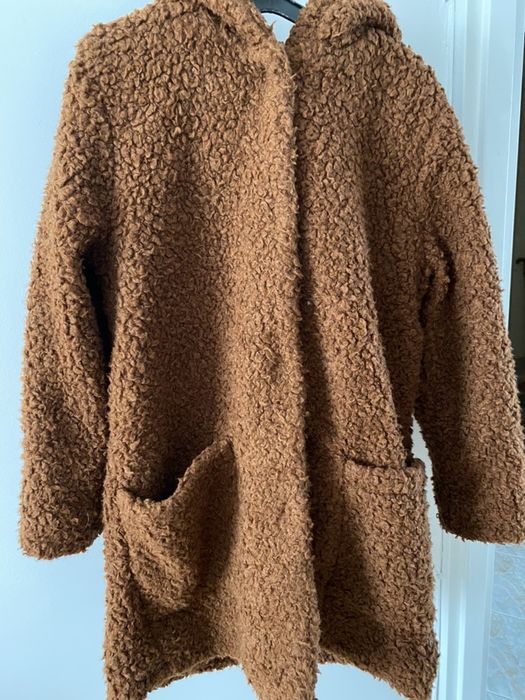 Płaszczyk z kapturem ze sztucznego baranka M